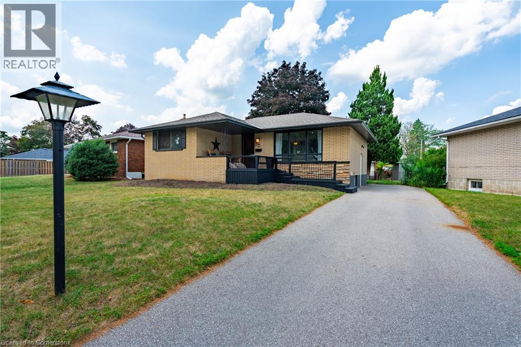 4 Harvard Ave, Brantford, ON N3R 2Z6