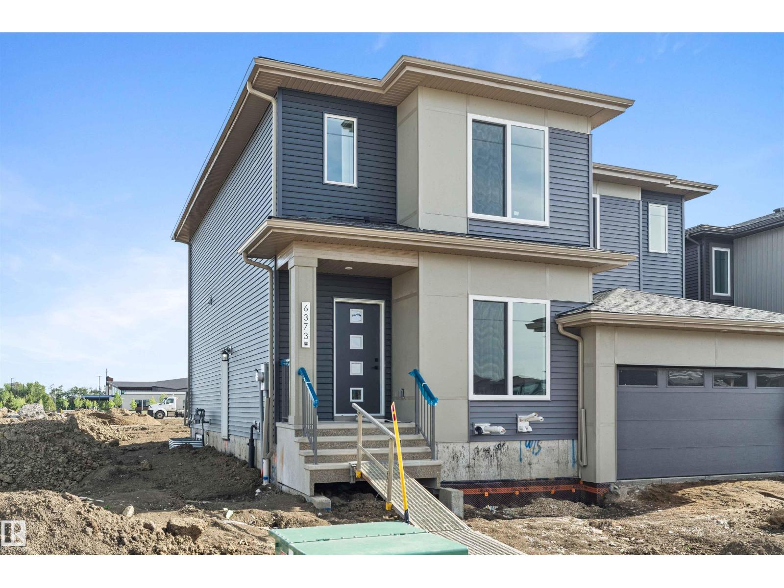 6373 King Wd SW, Edmonton, AB T6W 5J3