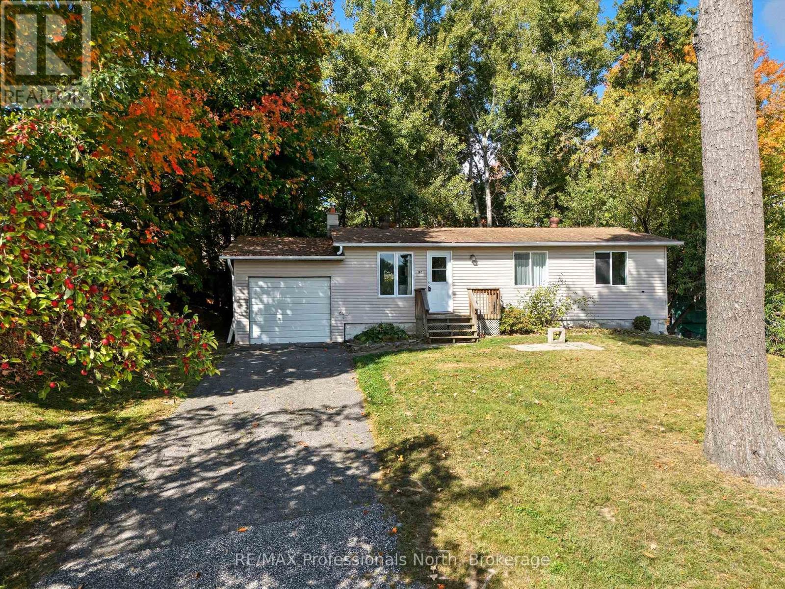 182 Holditch St, Bracebridge, ON P1L 1E9