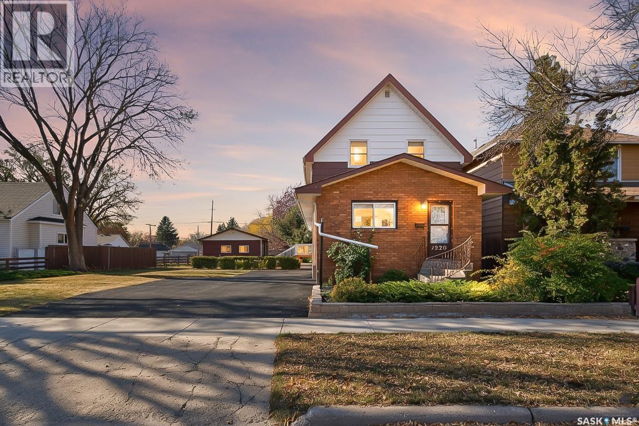 1220 Willow Ave, Moose Jaw, SK S6H 1H2