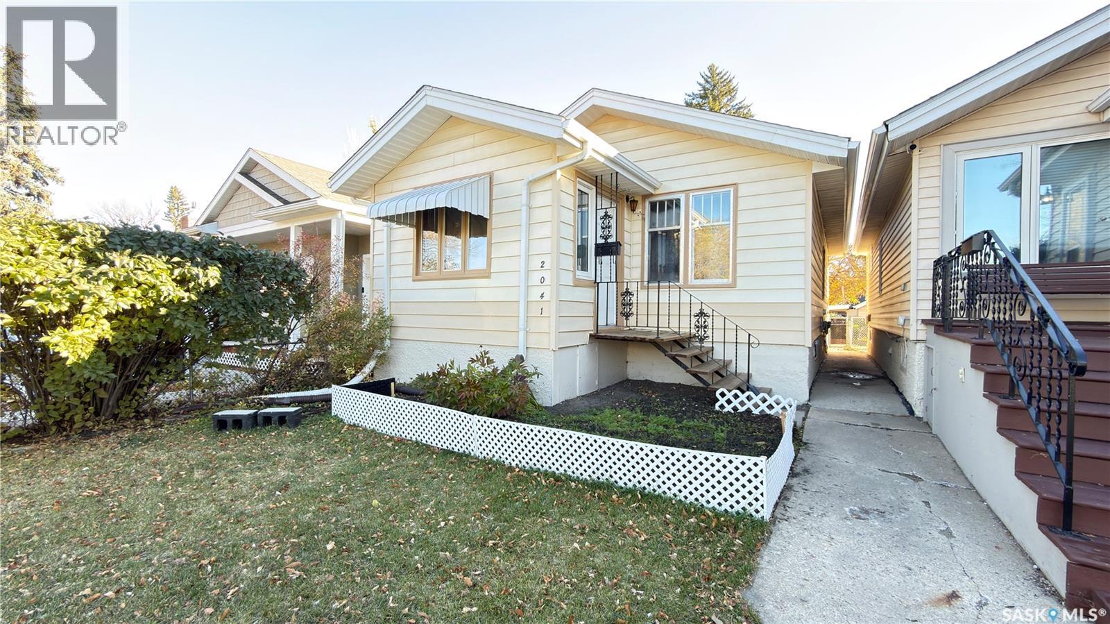 2041 Mctavish St, Regina, SK S4T 3W8