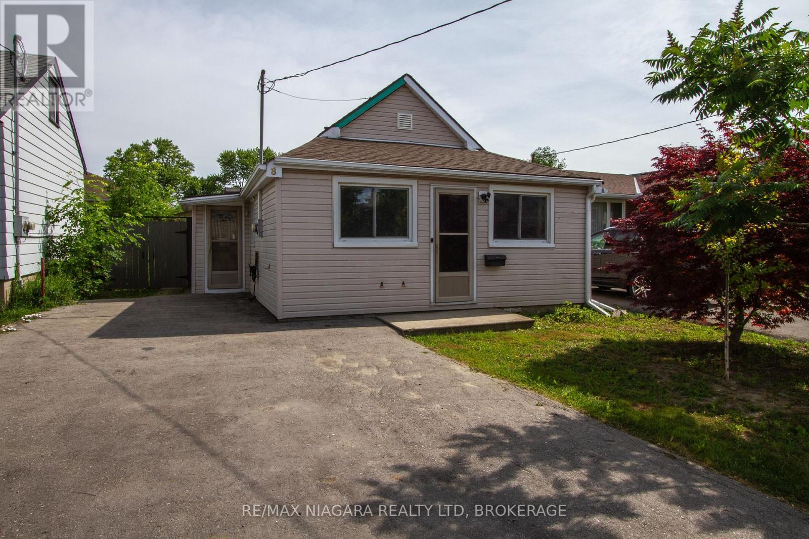 8 Kirk St, St. Catharines, ON L2S 1B7