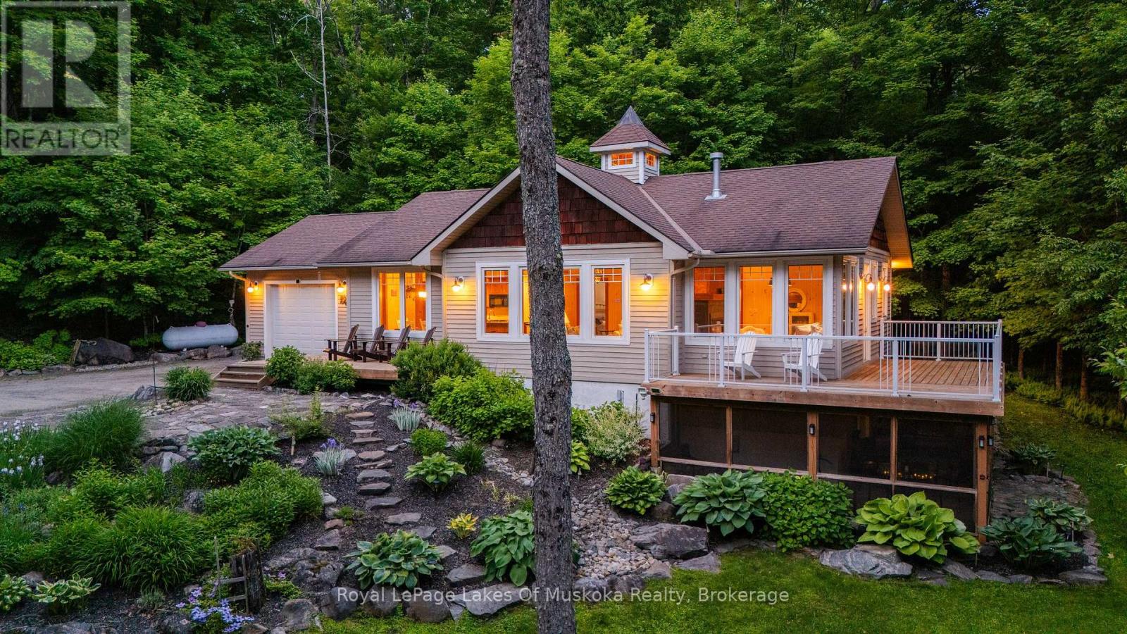 42 Menominee Lake Rd, Huntsville, ON P1H 2J3