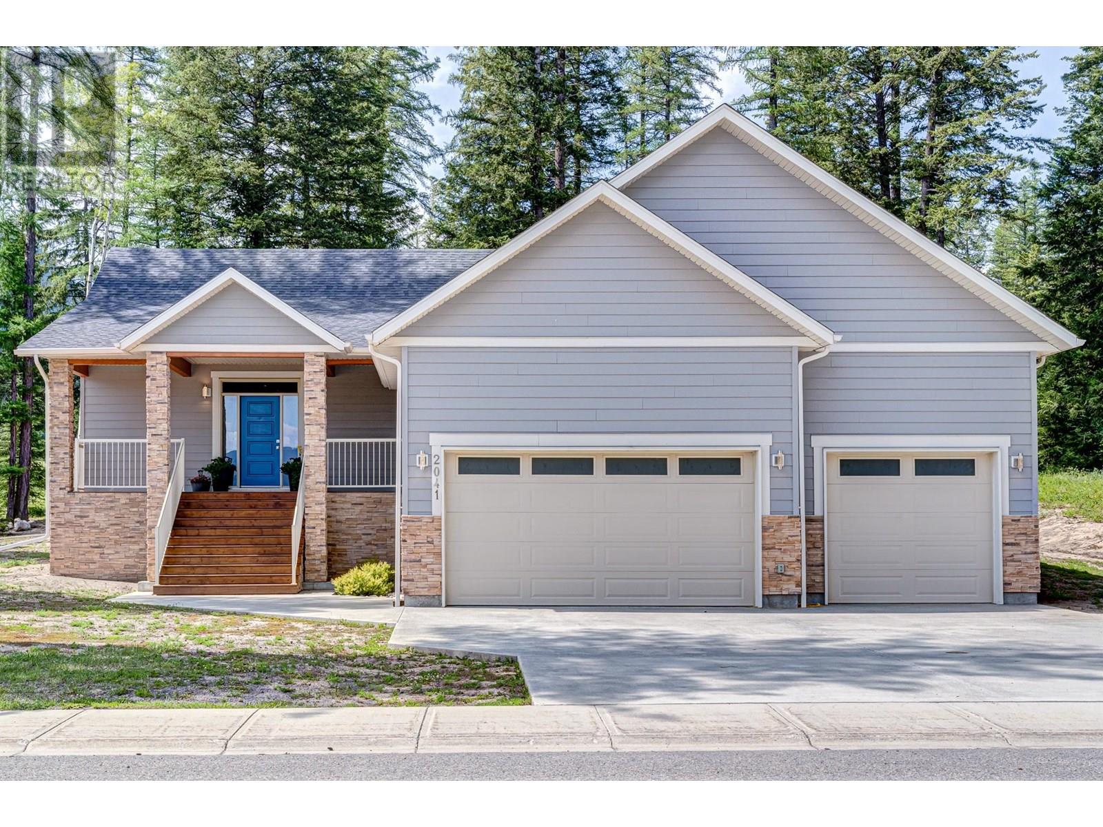 2041 Golden Eagle Dr, Sparwood, BC V0B 2G2