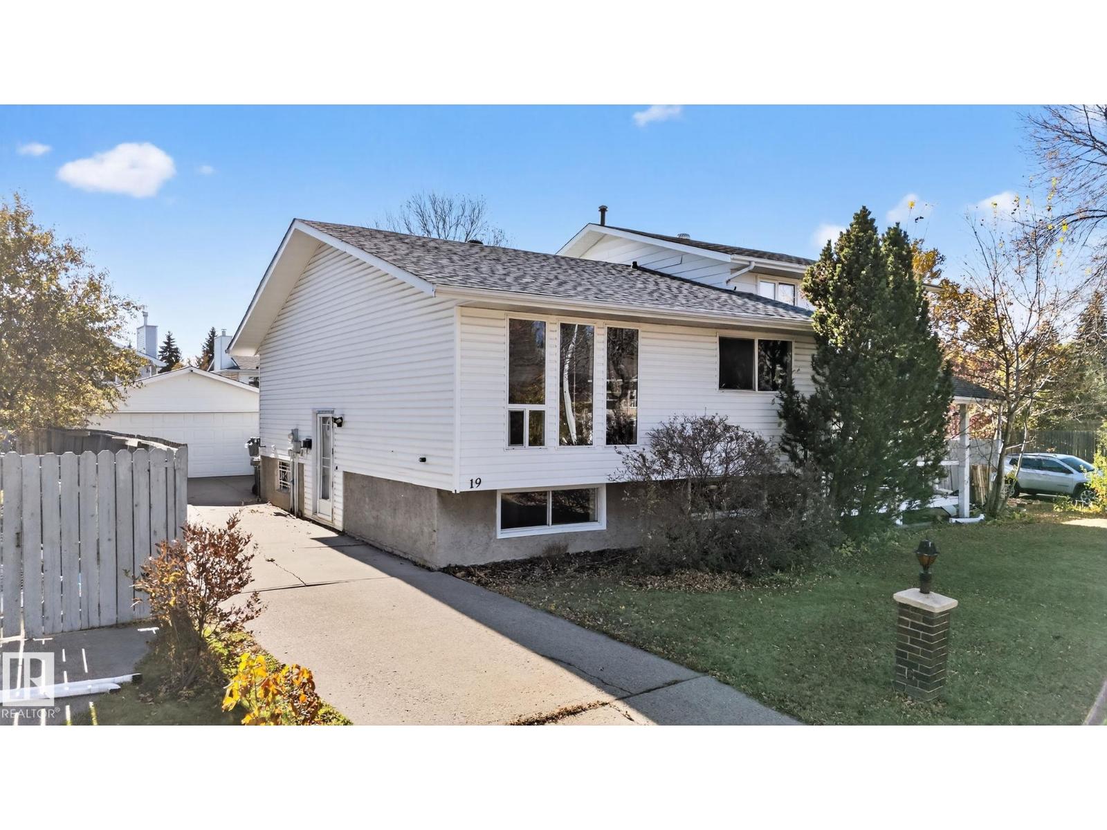 19 Princeton Cr, St. Albert, AB T8N 4V3