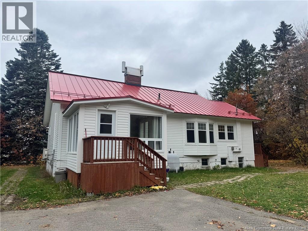 775 Murray Ave, Bathurst, NB E2A 1V3