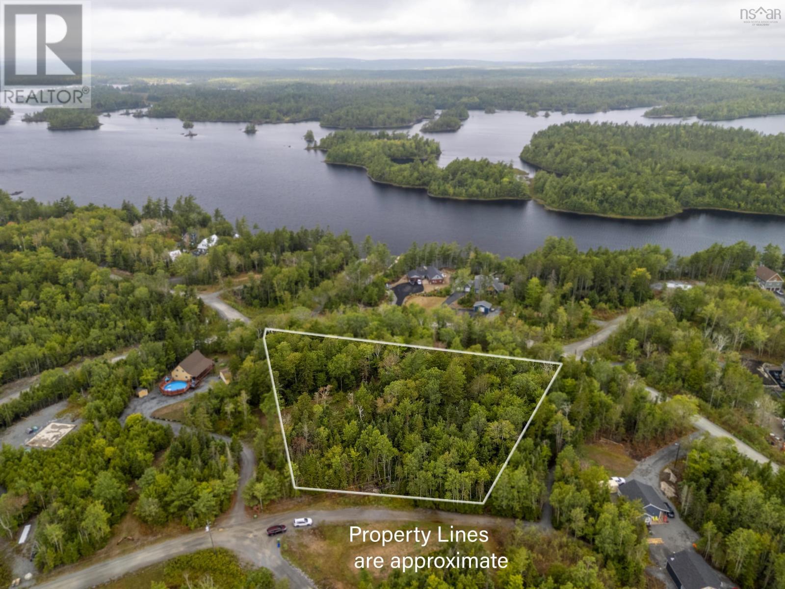 25 Meek Arm Trl, East Uniacke, NS B0N 1Z0