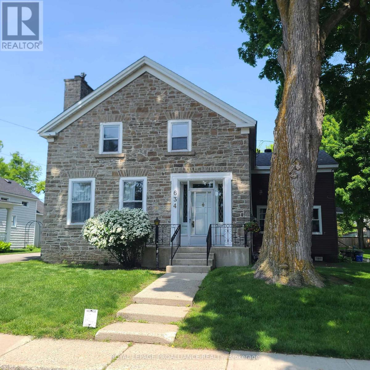634 Henry St W, Prescott, ON K0E 1T0