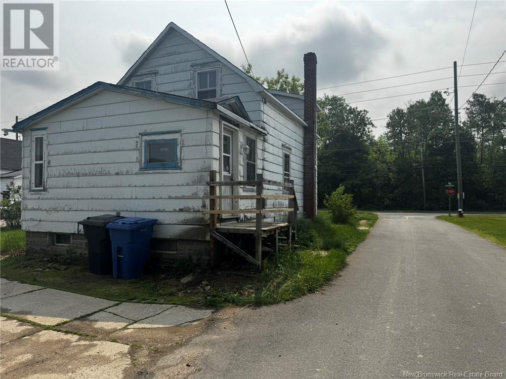 285 Wellington St, Miramichi, NB E1N 1N9