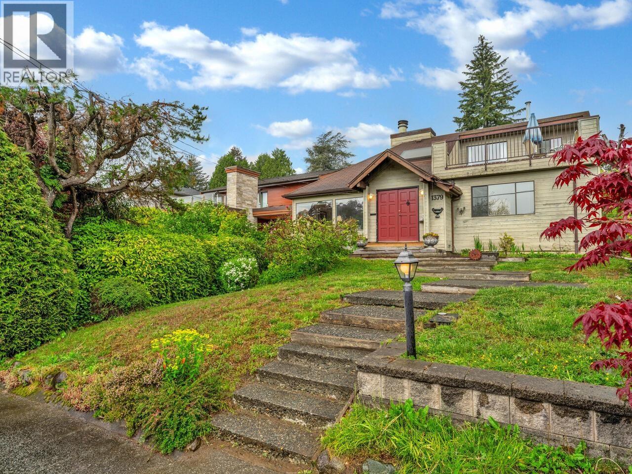1379 Haywood Ave, West Vancouver, BC V7T 1V4