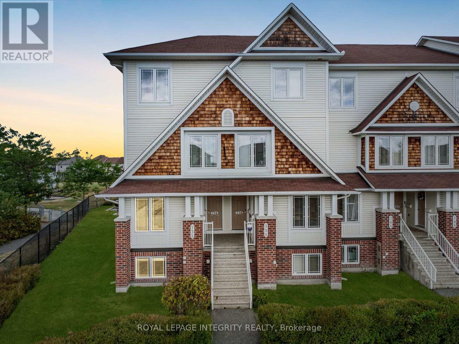 732 Lakeridge Dr, Ottawa, ON K4A 0N5