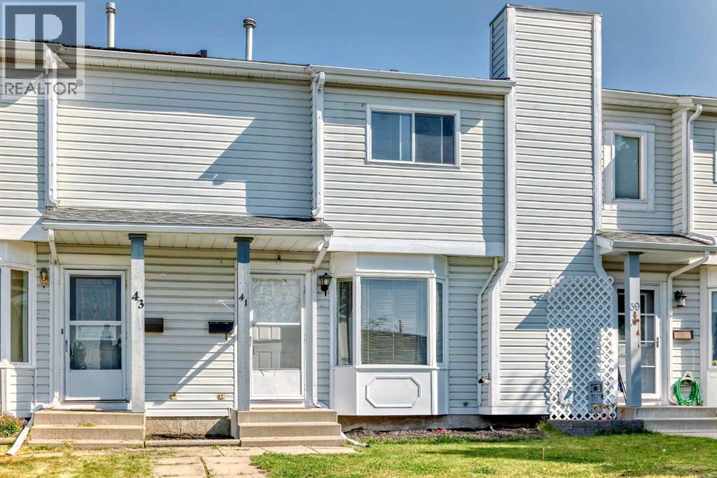 41 Edis Close, Red Deer, AB T4R 2E4