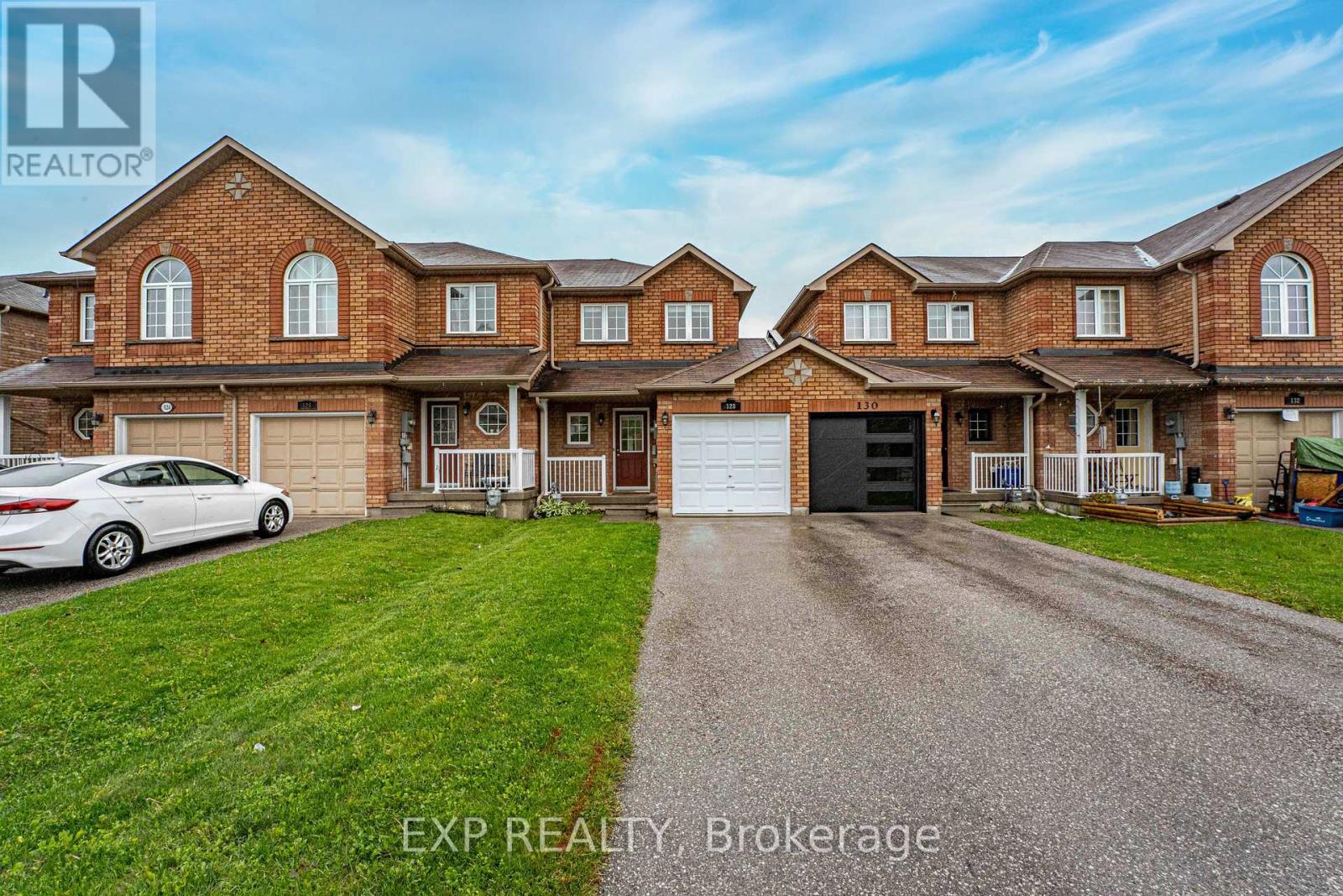 128 Sydenham Wls, Barrie Georgian Drive, ON L4M 6T3