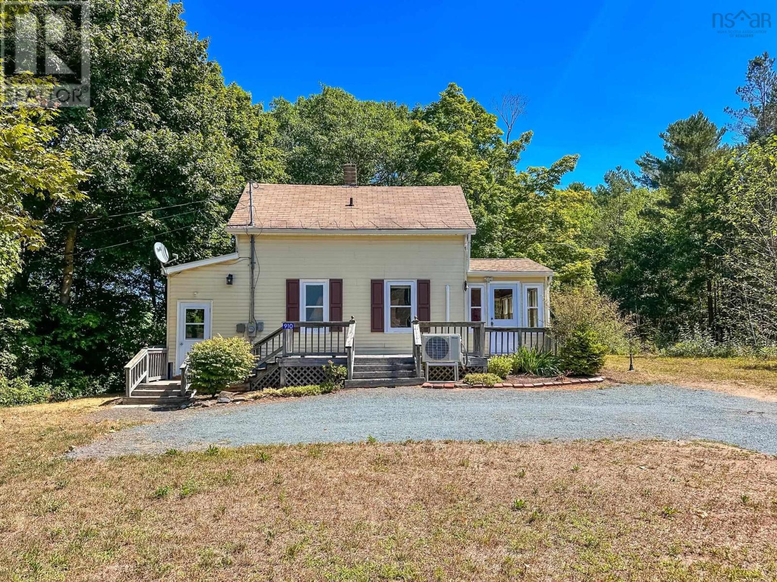910 W Main St, Kentville, NS B4N 3V7