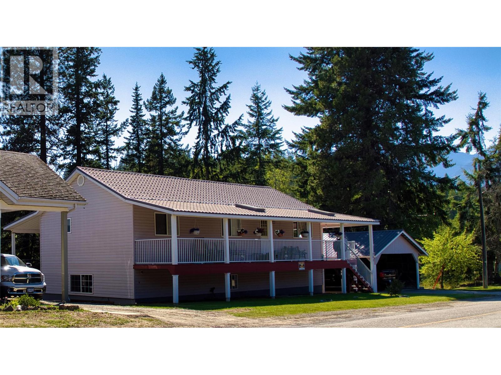 301 Fowler St, Riondel, BC V0B 2B0