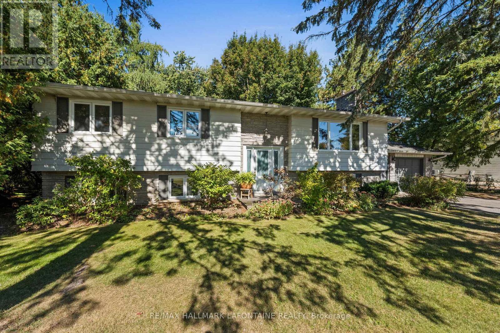 6941 Sunset Blvd, Ottawa, ON K4P 1C5