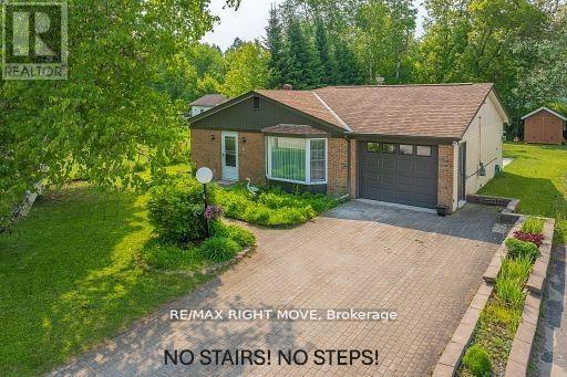 4 Maypark Dr, Bracebridge, ON P1L 1C3