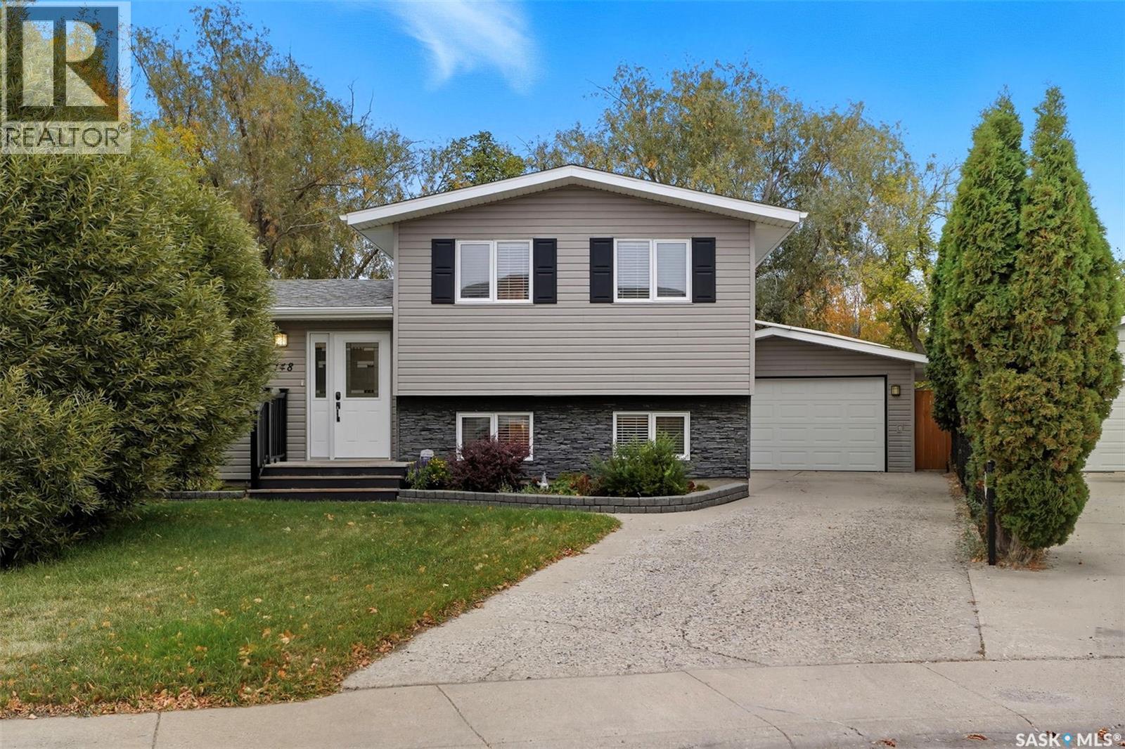 148 St Lawrence Cres, Saskatoon, SK S7K 3V8