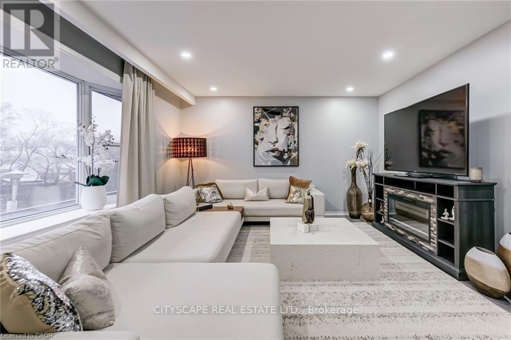 17 30 Heslop Rd, Milton Bm Bronte Meadows, ON L9T 1B3