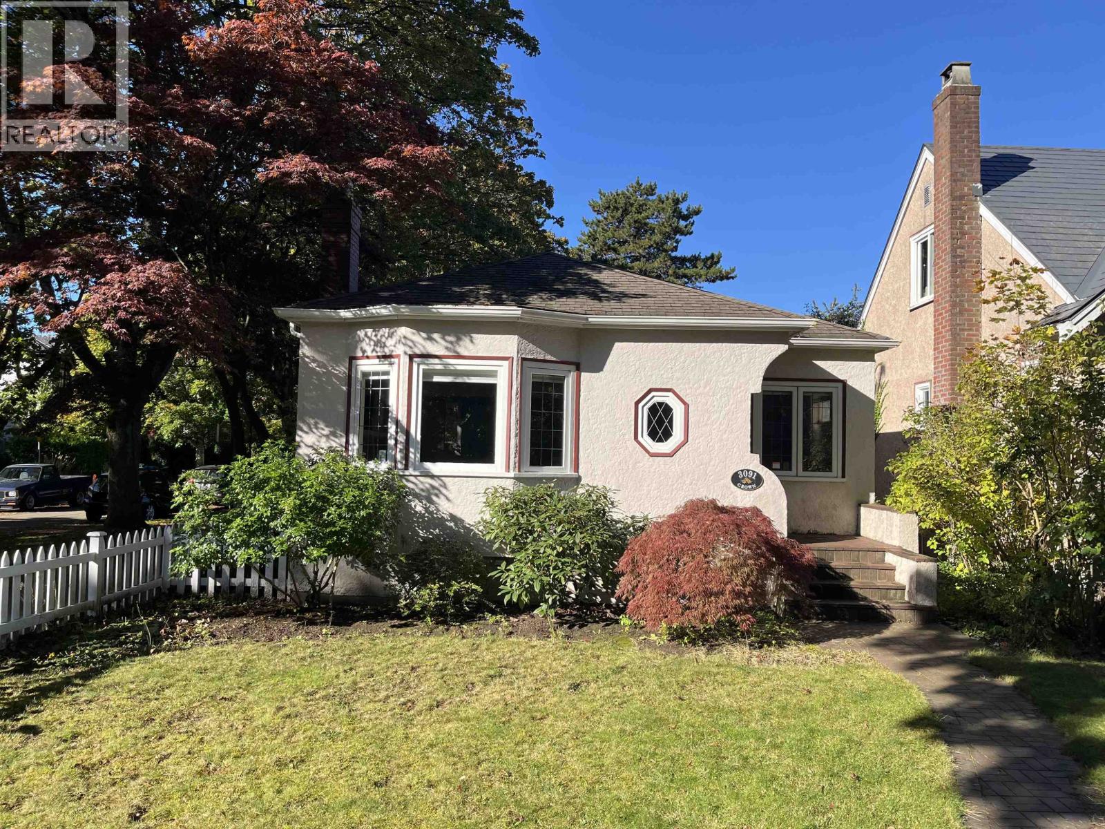 3091 Crown St, Vancouver, BC V6R 3W4