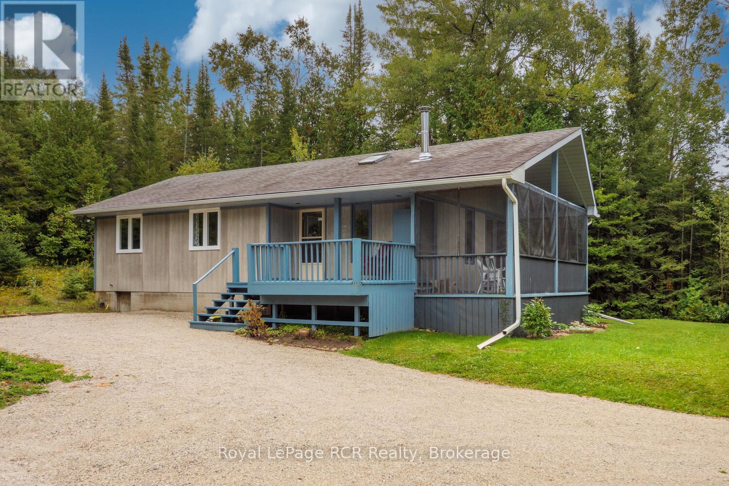 8 Molly St, Northern Bruce Peninsula, ON N0H 1W0
