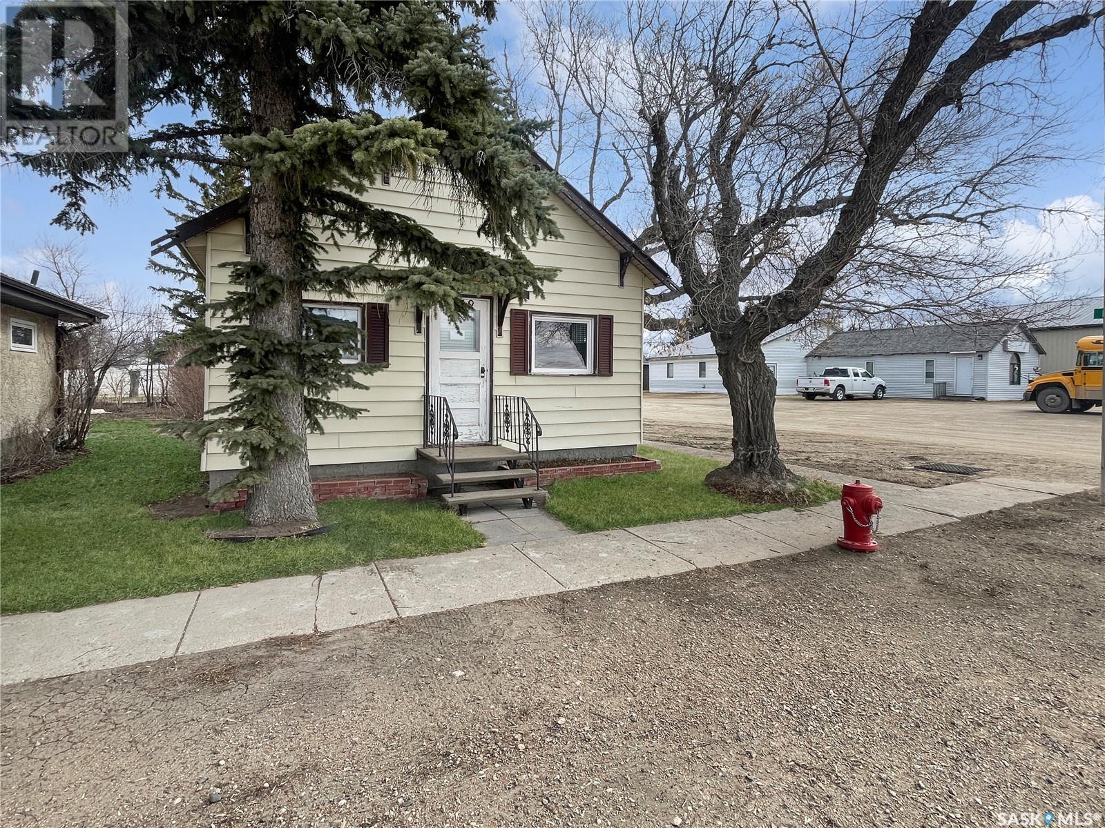 239 Railway Ave, Vibank, SK S0G 4Y0