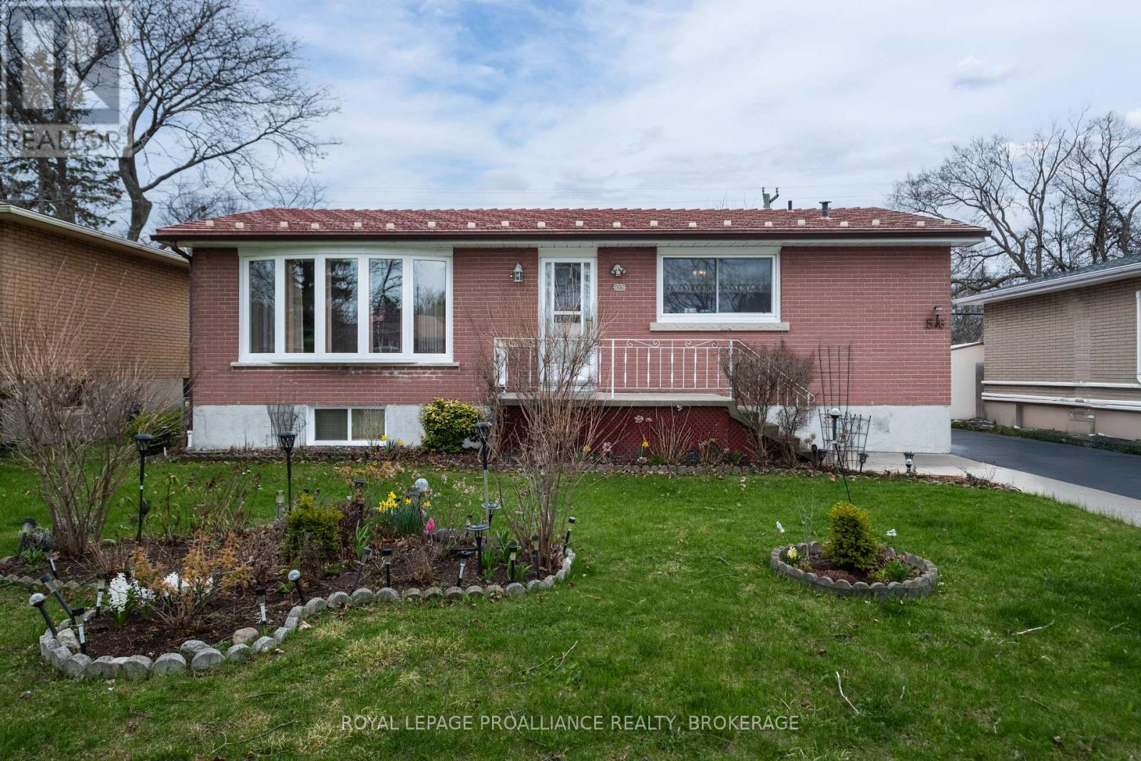56 Campbell Cres, Kingston, ON K7M 1Z5