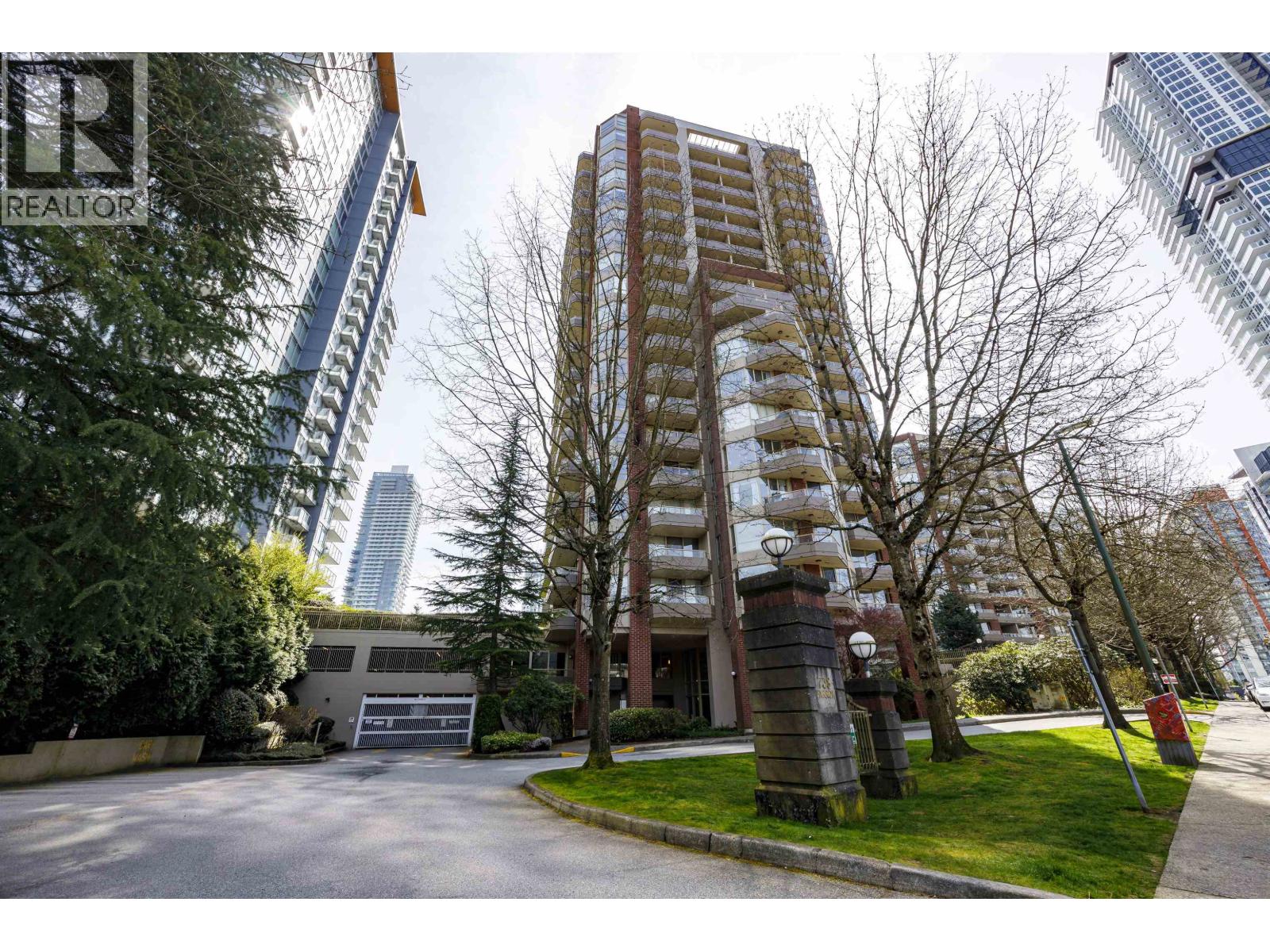 738 Farrow Street Unit 903, Coquitlam, BC V3J 7V4