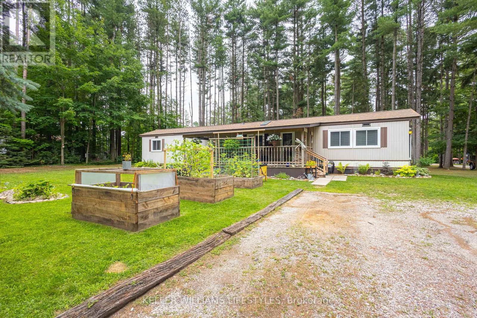 202 Chestnut Dr, Central Huron, ON N0M 1G0