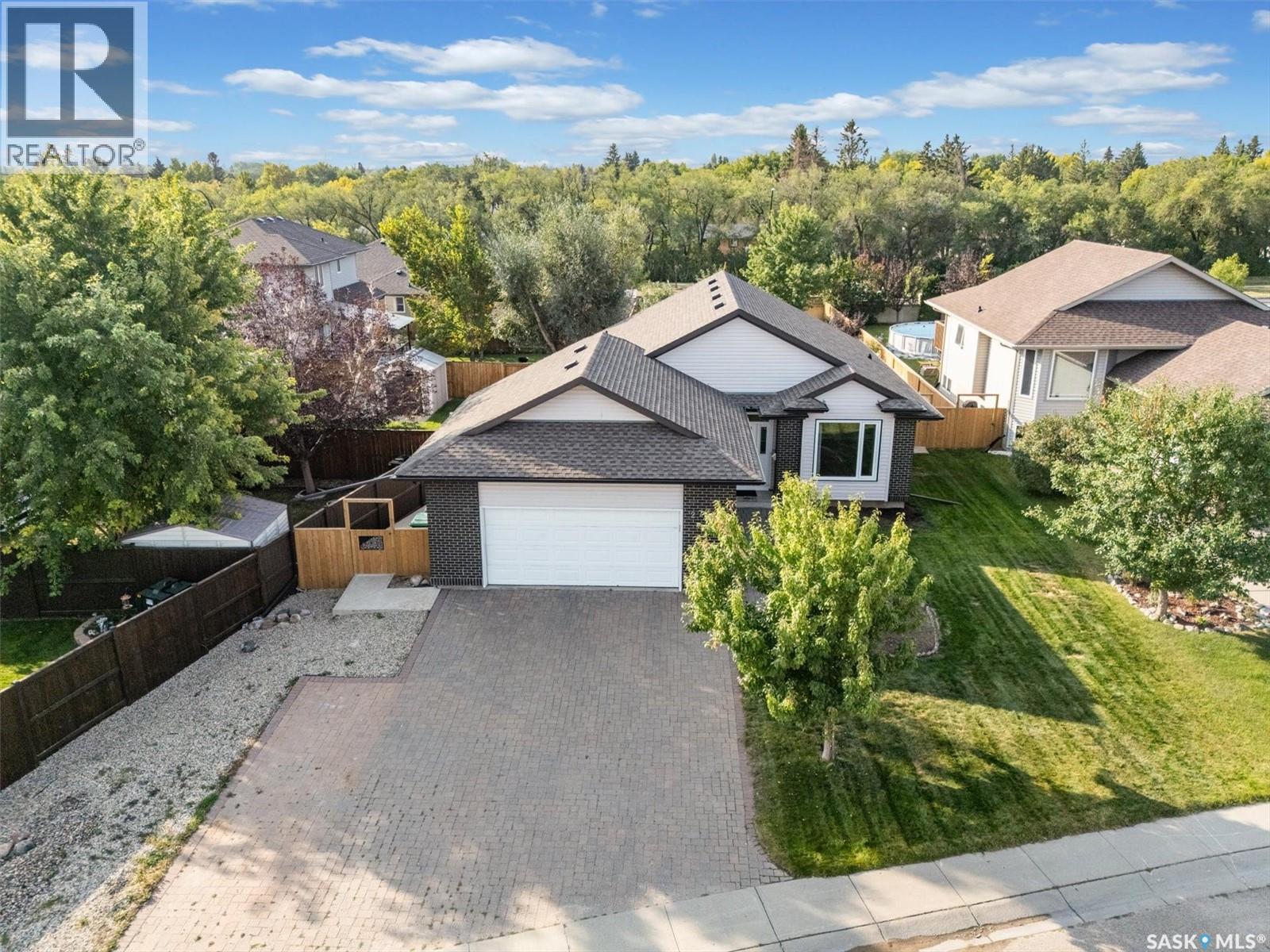 271 Denham Cres, Saskatoon, SK S7R 1E5