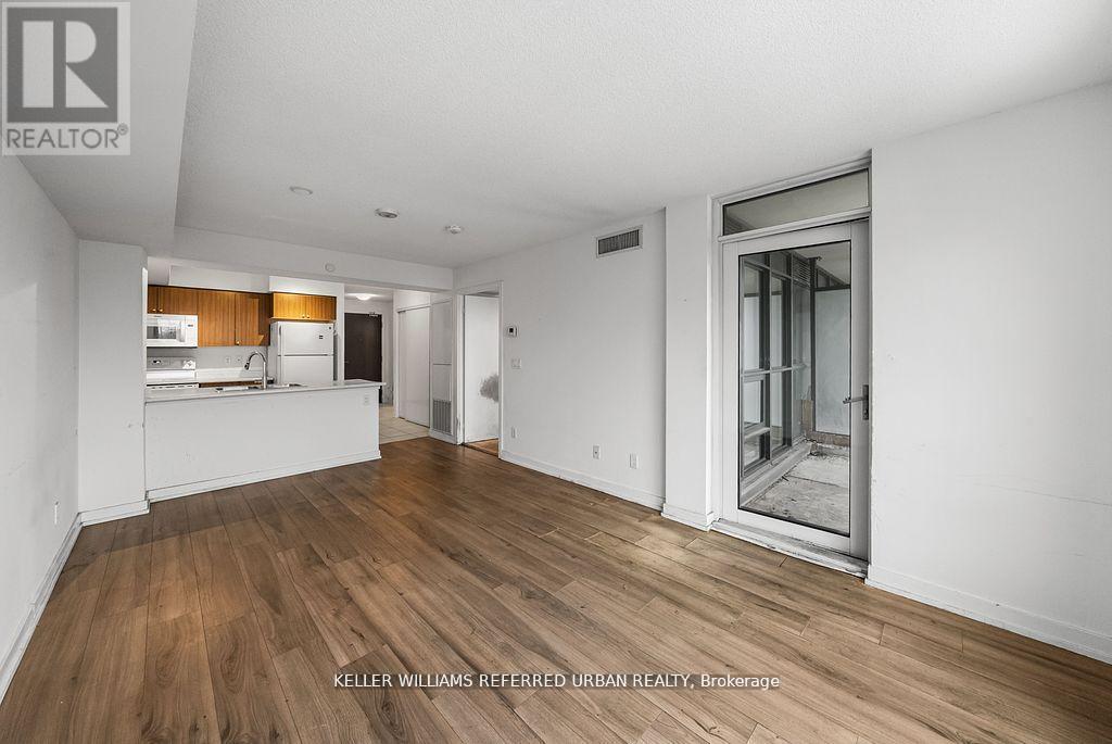 315 8 Trent Ave, Toronto, ON M4C 0A6
