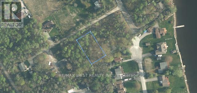 8 Crescent Dr, Tay, ON L0K 2A0