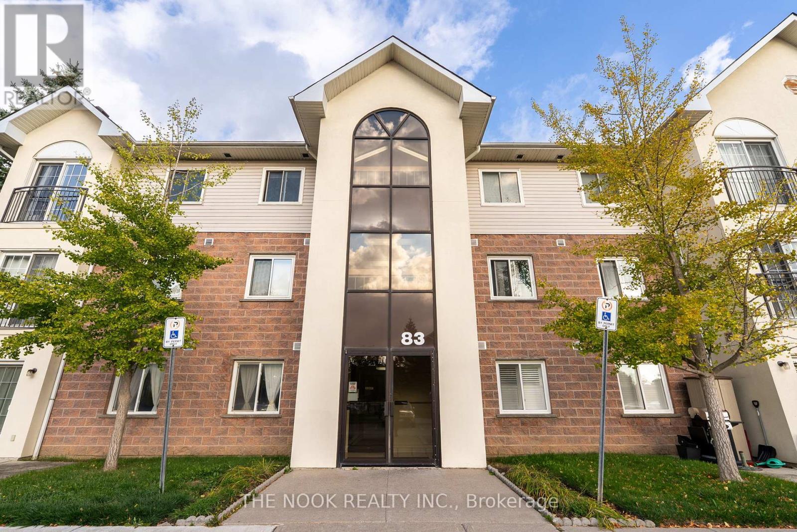 104 83 Aspen Springs Dr, Clarington, ON L1C 5J7