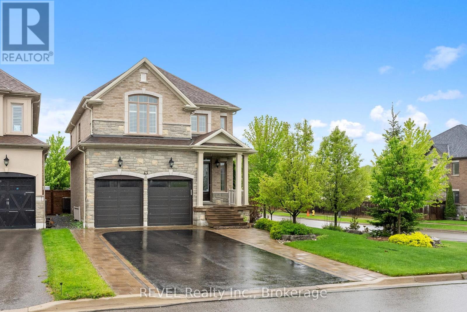 15 Glengowan St, Whitby, ON L1R 2X2