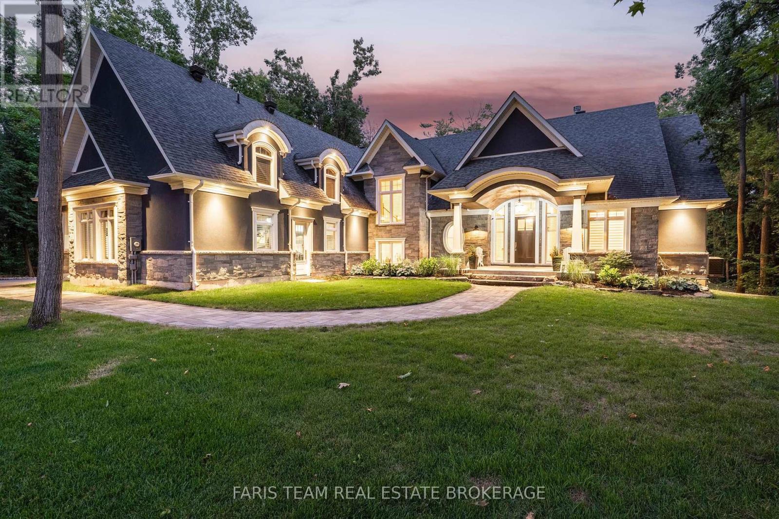 20 Barrie Hill Ln, Springwater, ON L9X 0A1