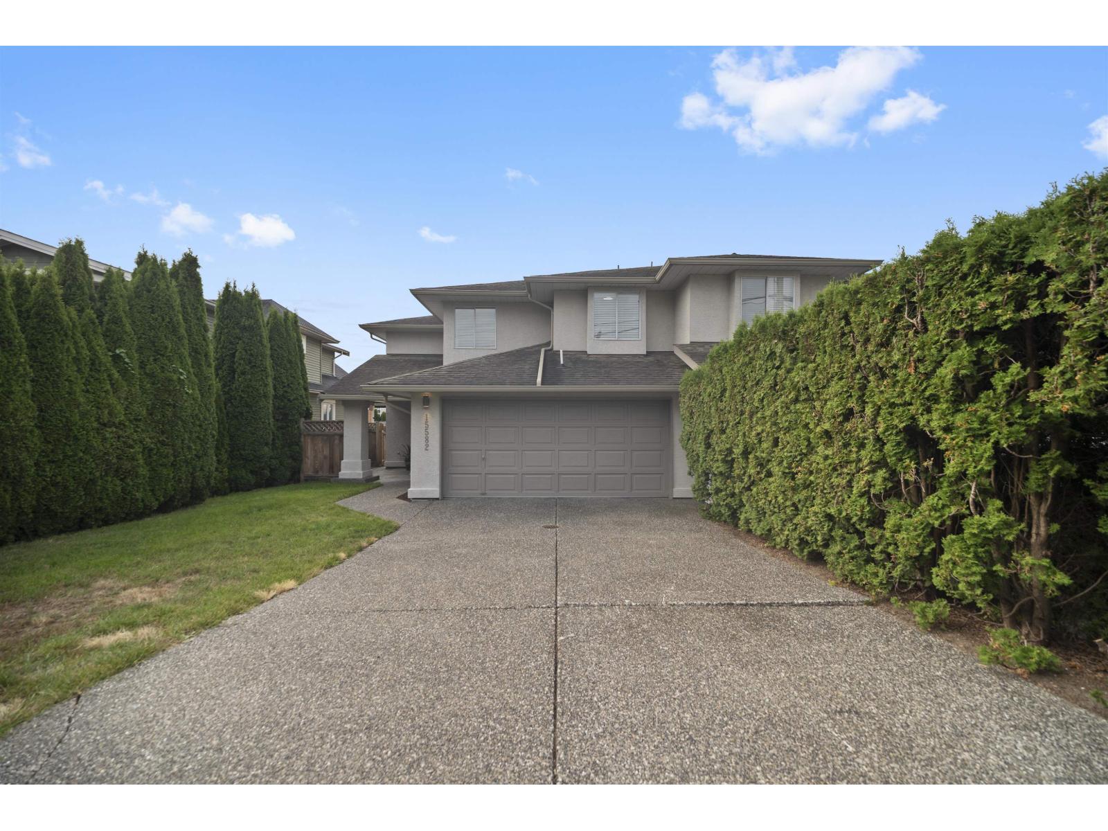 15582 Russell Ave, White Rock, BC V4B 2R3