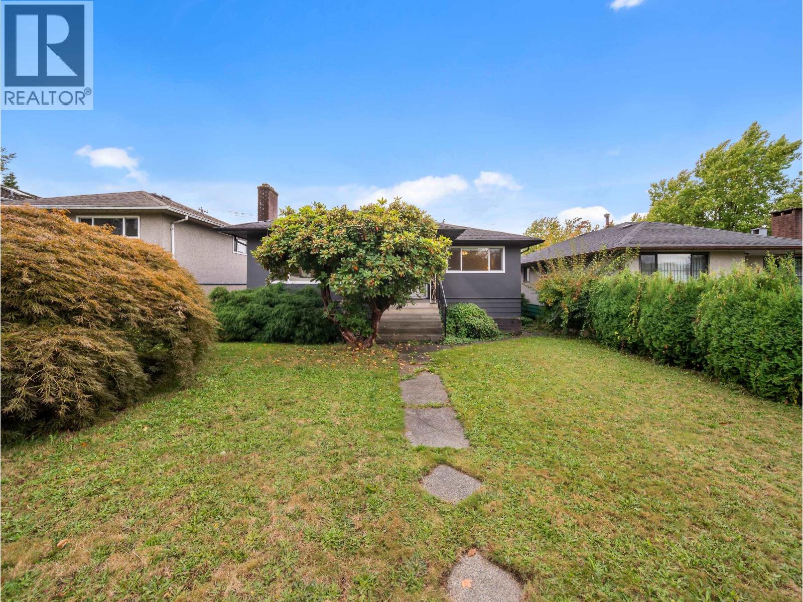 2624 E 1st Ave, Vancouver, BC V5M 1A5