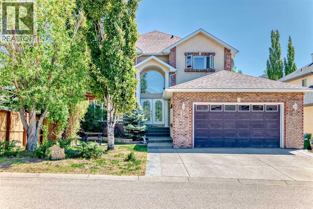 73 Simcoe Close SW, Calgary, AB T3H 4N3