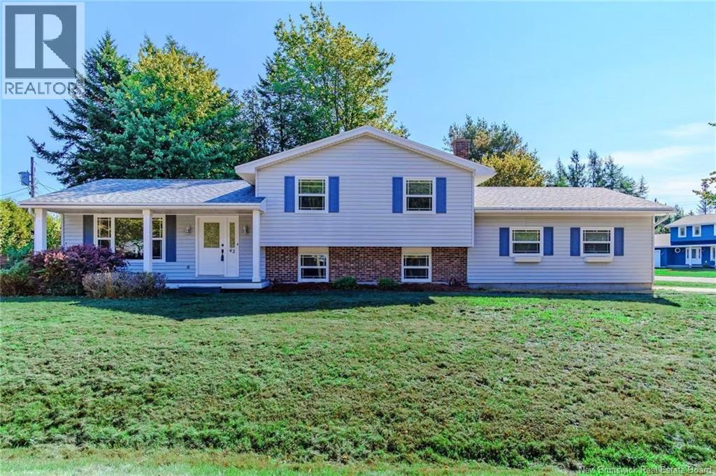 42 Peat Dr, Quispamsis, NB E2E 4R5