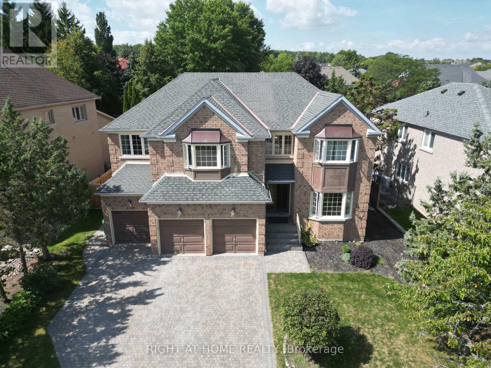 2427 Erin Centre Blvd, Mississauga, ON L5M 5B3