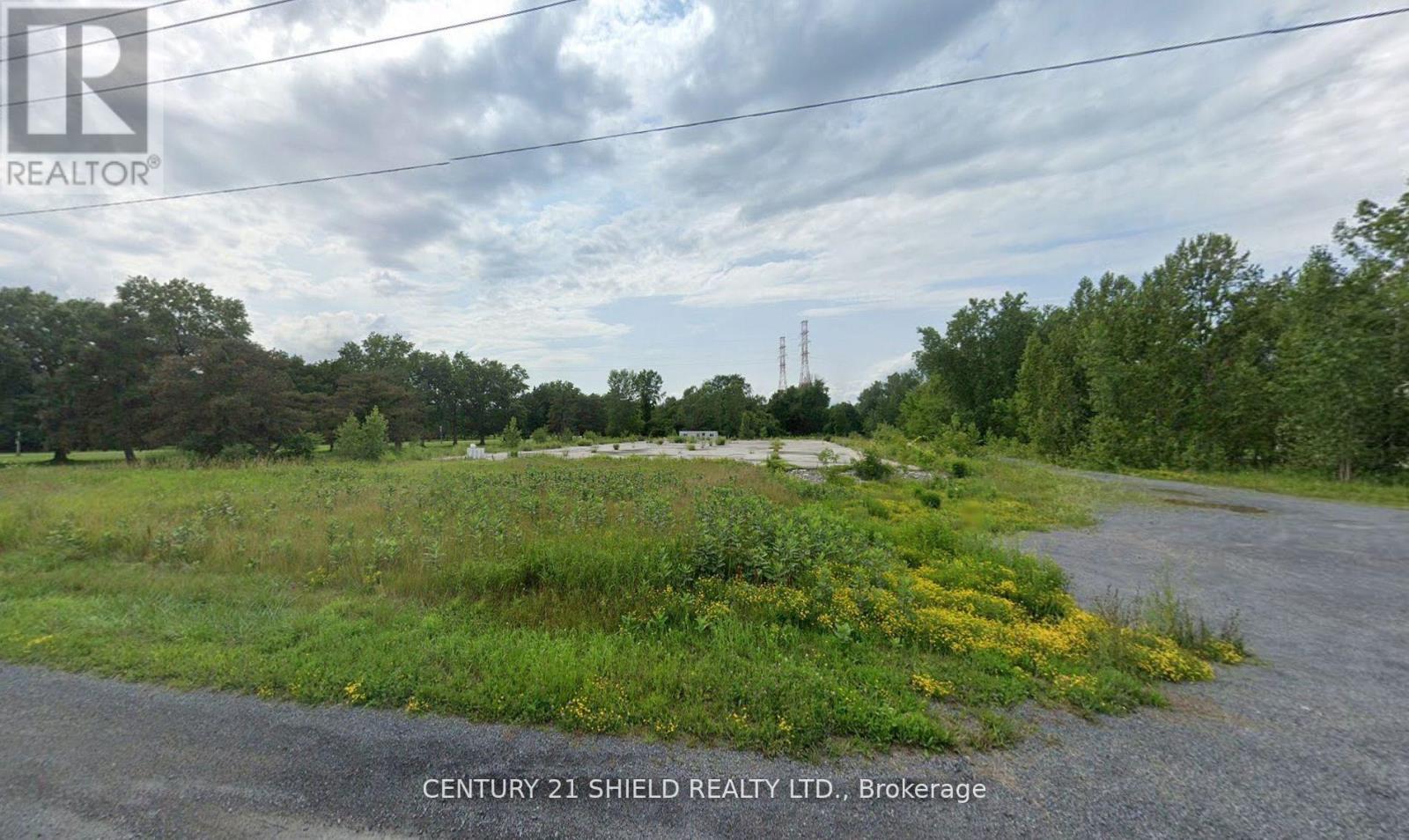 210 Saunders Dr, Cornwall, ON K6H 5R6