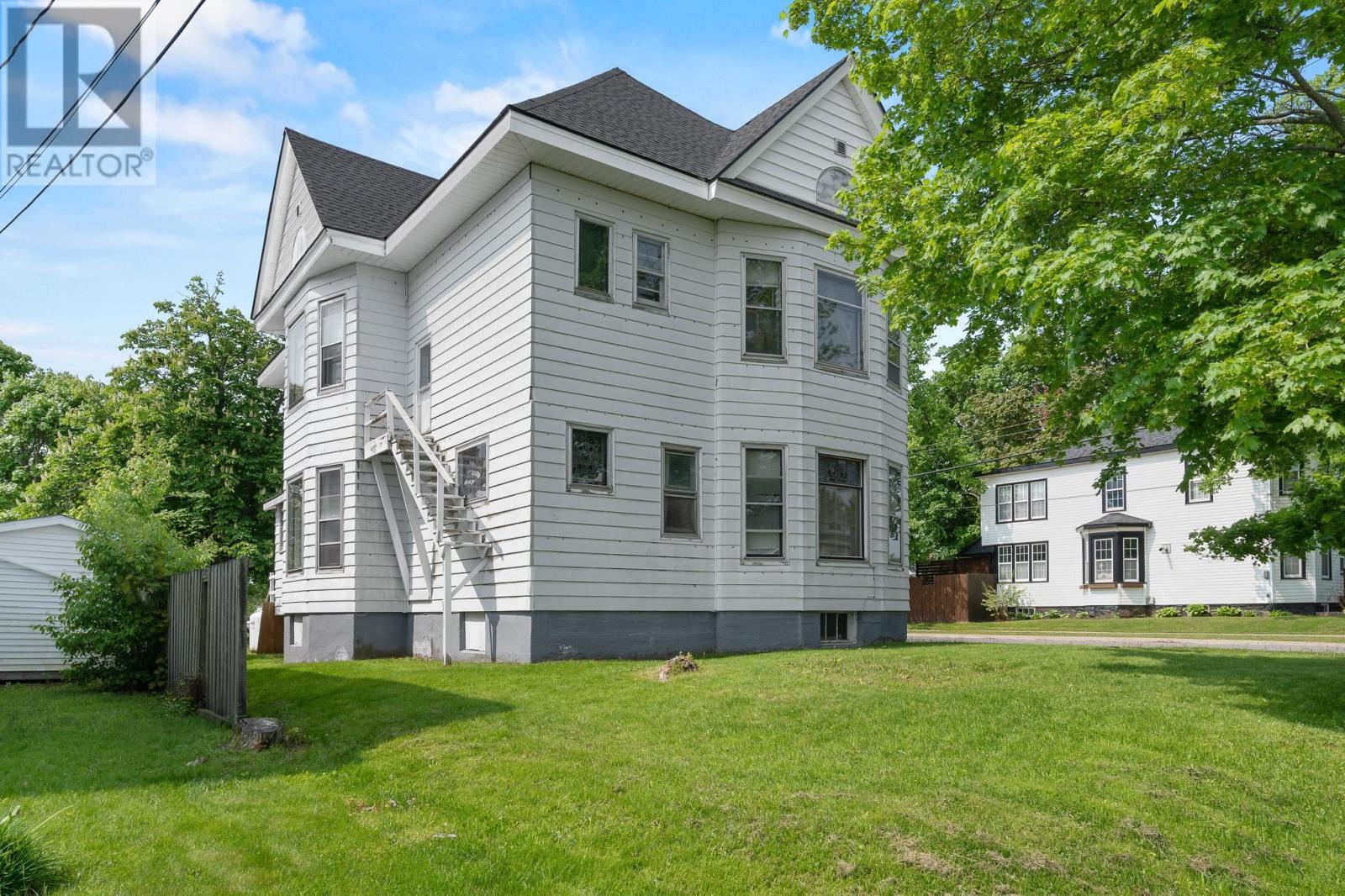 105 Park St, Stellarton, NS B0K 1S0