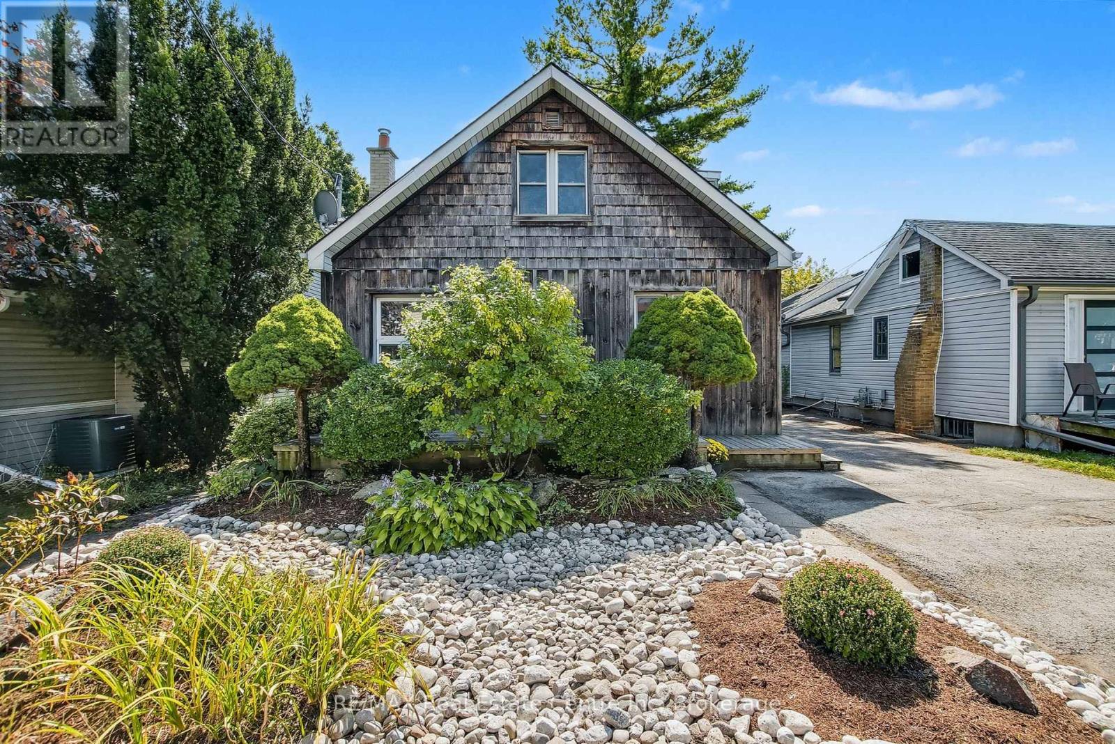 52 Avenue Rd, Cambridge, ON N1R 1B9