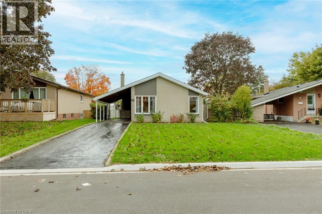 856 Chapleau Dr, Pickering, ON L1W 1P4