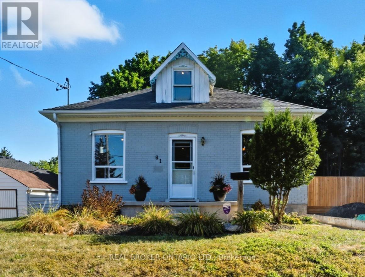 81 Beech Ave, Cambridge, ON N3C 1X6