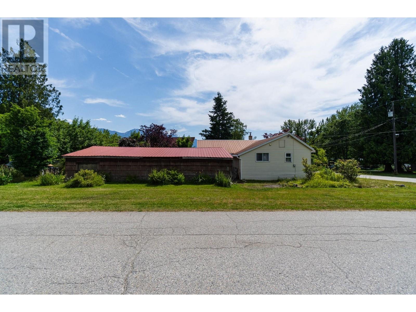 112 Josephine St, New Denver, BC V0G 1S0