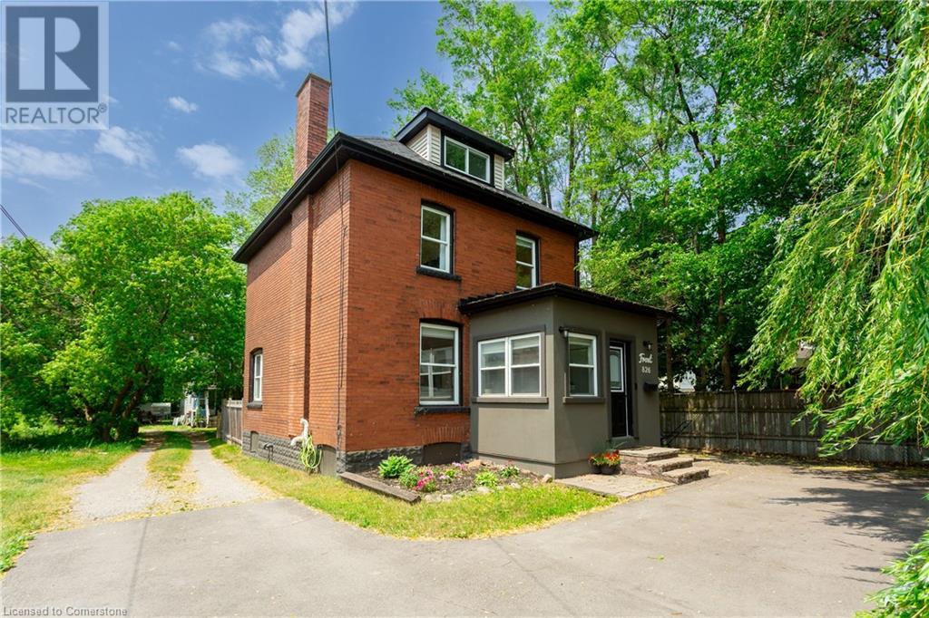 826 Beach Blvd, Hamilton, ON L8H 6Z5