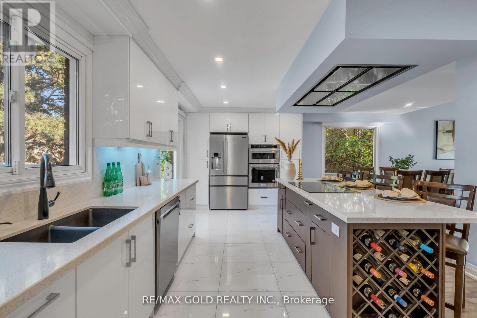 18 Trillium Ct, Brampton, ON L6S 3L8
