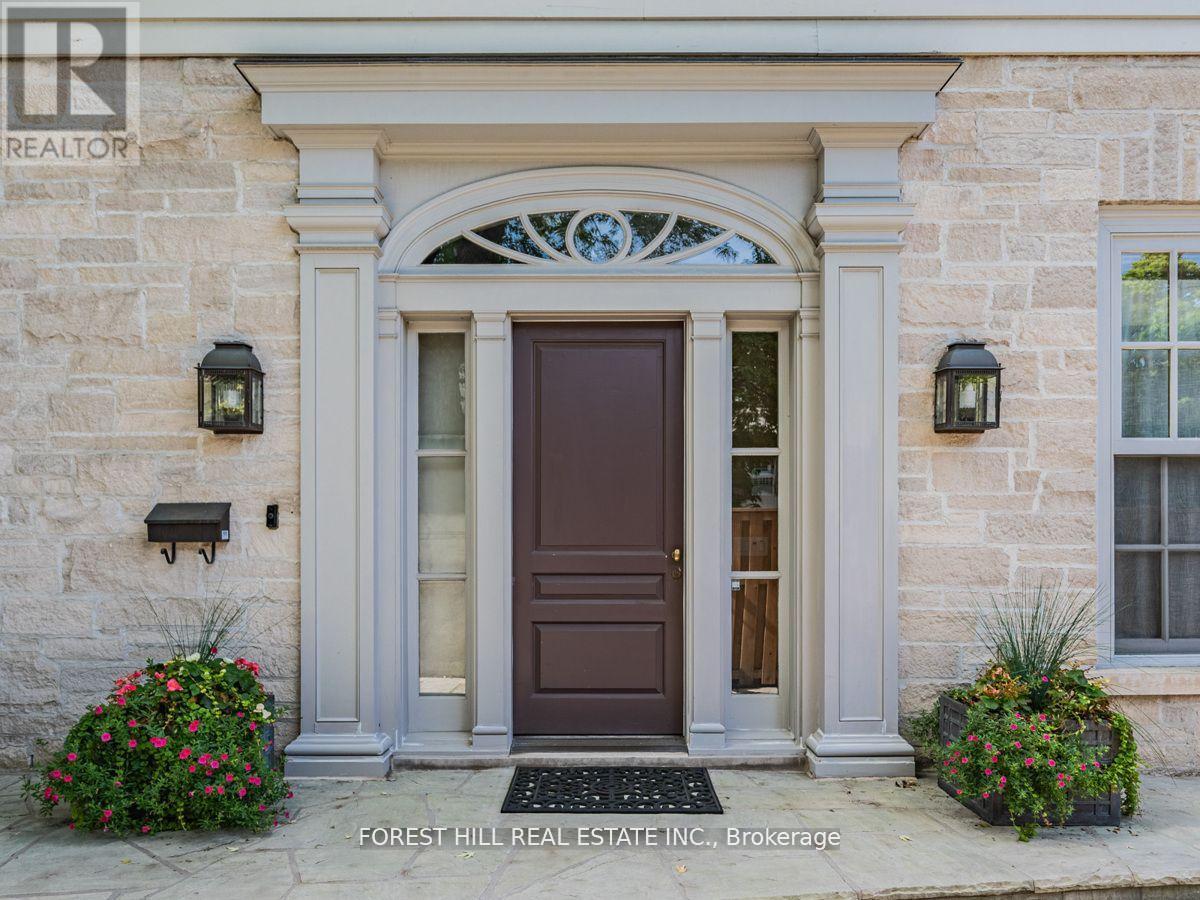 1 Burton Rd, Toronto, ON M5P 1T6