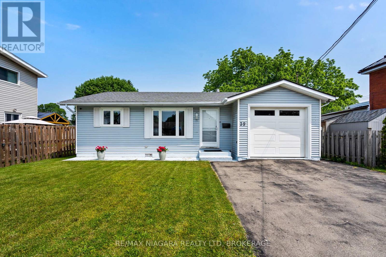 39 Pine St, Port Colborne, ON L3K 3N6